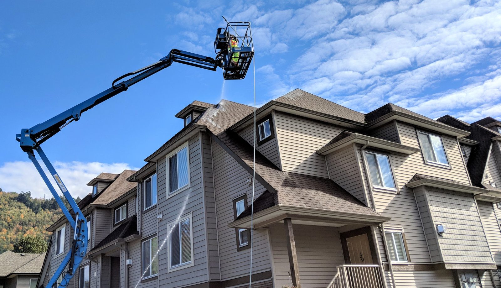 roof cleaning with lift chilliwack