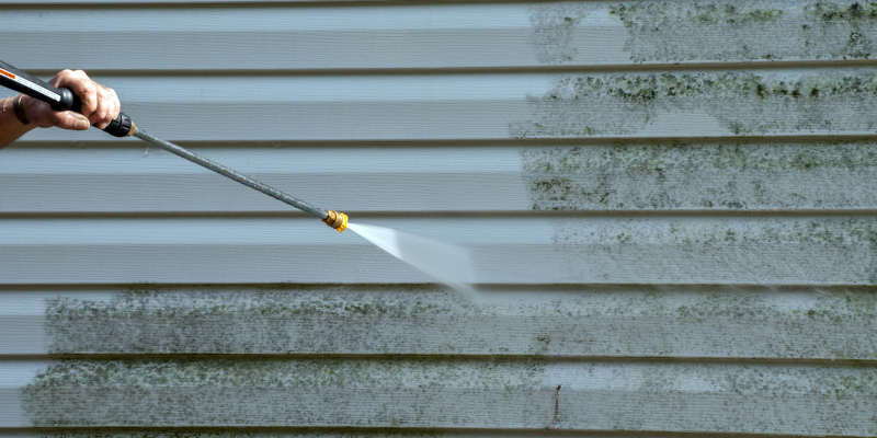 3 Reasons to Use Our Siding Cleaning Services
